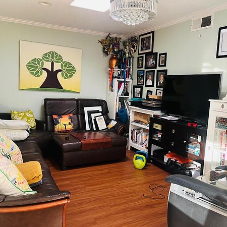 Costa Mesa Homestay - Private Rooms With 2 Shared Baths And Hosts Onsite ภายนอก รูปภาพ