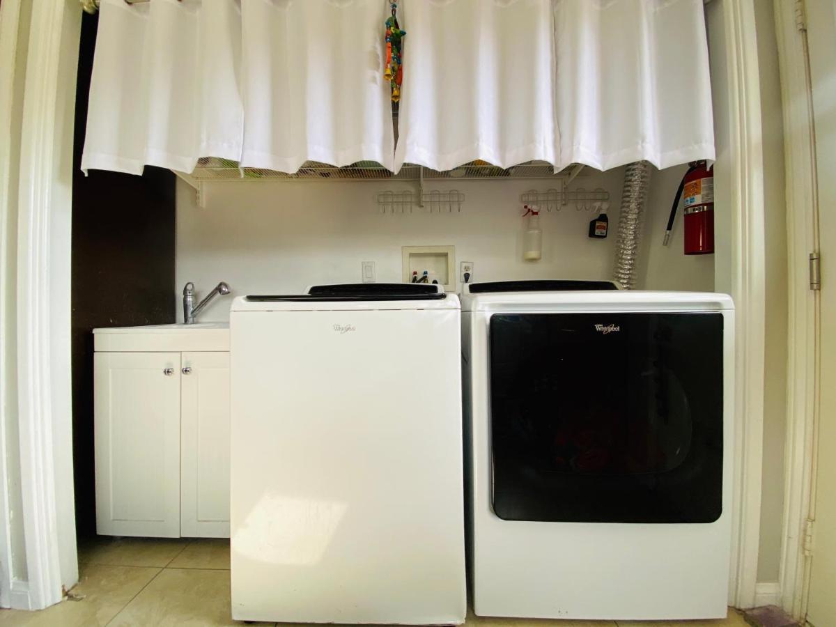 Costa Mesa Homestay - Private Rooms With 2 Shared Baths And Hosts Onsite ภายนอก รูปภาพ