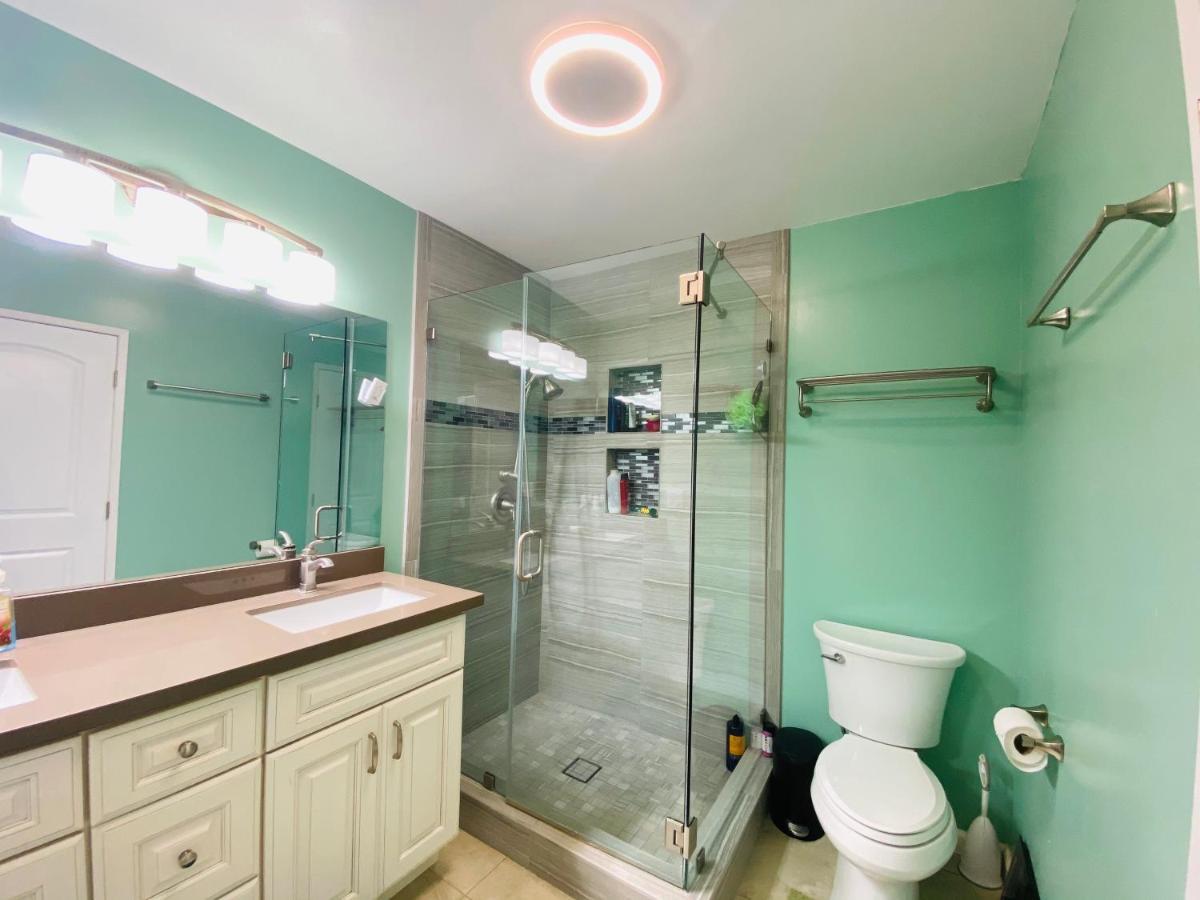 Costa Mesa Homestay - Private Rooms With 2 Shared Baths And Hosts Onsite ภายนอก รูปภาพ