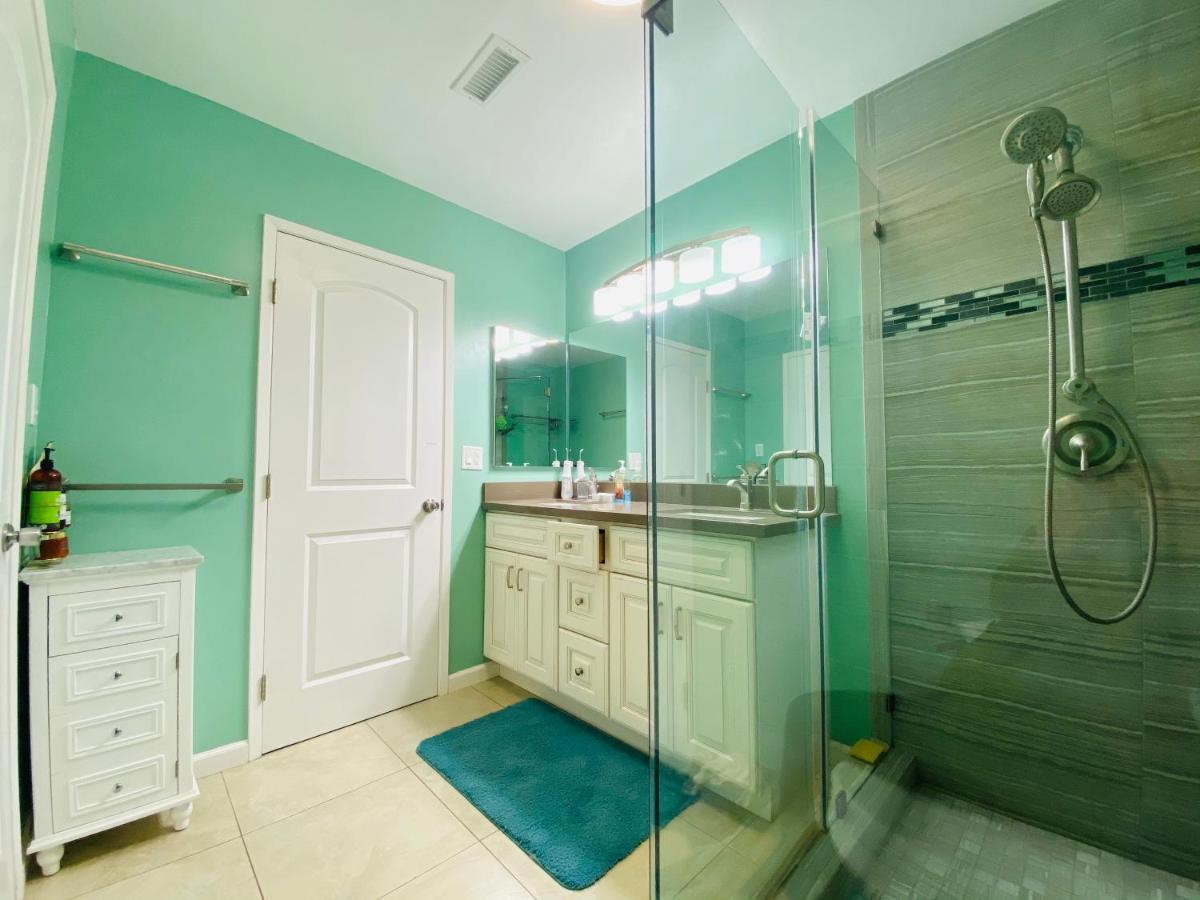 Costa Mesa Homestay - Private Rooms With 2 Shared Baths And Hosts Onsite ภายนอก รูปภาพ