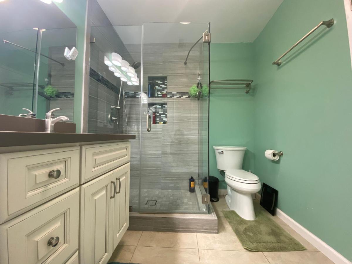 Costa Mesa Homestay - Private Rooms With 2 Shared Baths And Hosts Onsite ภายนอก รูปภาพ