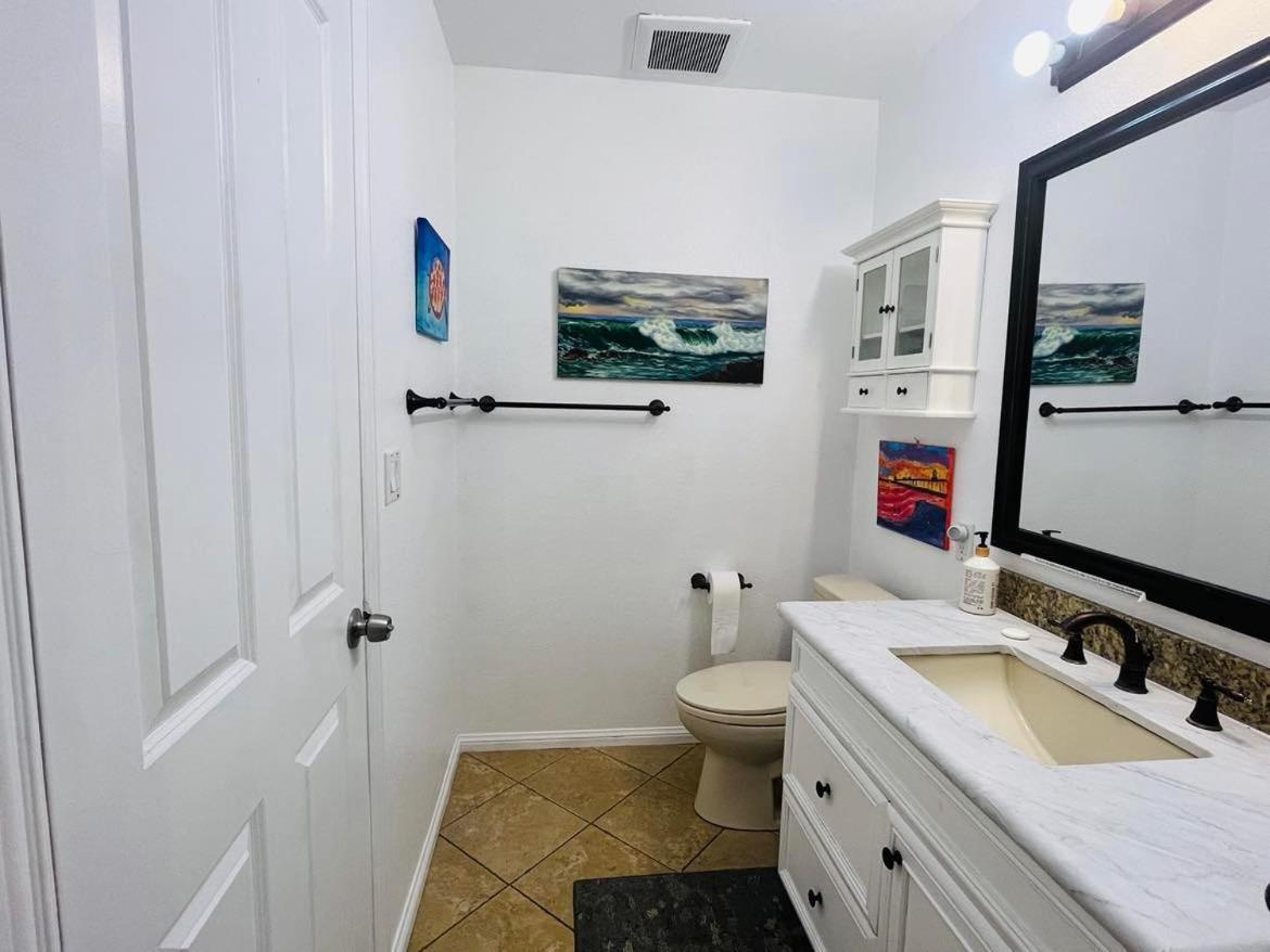 Costa Mesa Homestay - Private Rooms With 2 Shared Baths And Hosts Onsite ภายนอก รูปภาพ